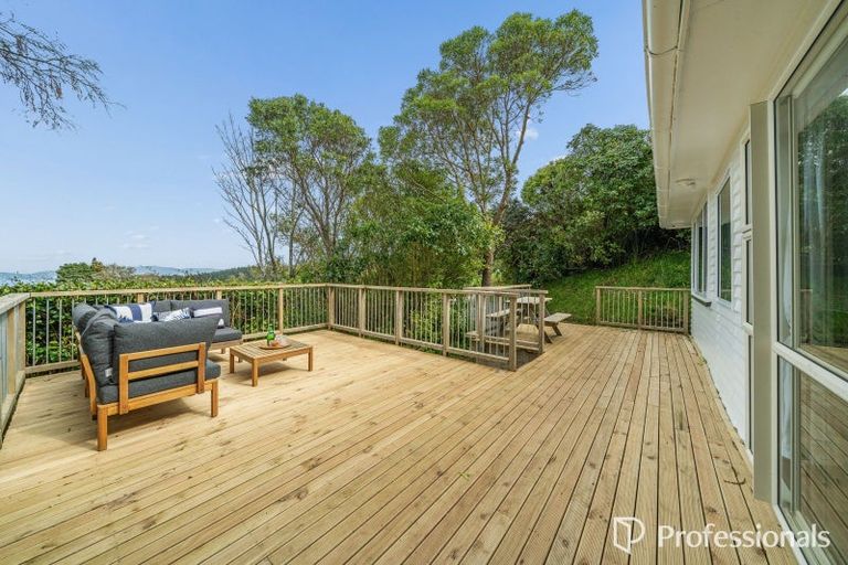Photo of property in 77 Maungaraki Road, Korokoro, Lower Hutt, 5012