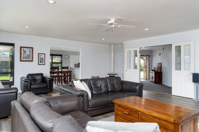 Photo of property in 1 Farley Avenue, Greytown, 5712