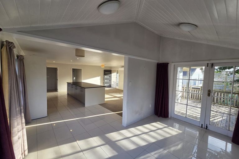 Photo of property in 67 Redoubt Road, Goodwood Heights, Auckland, 2105