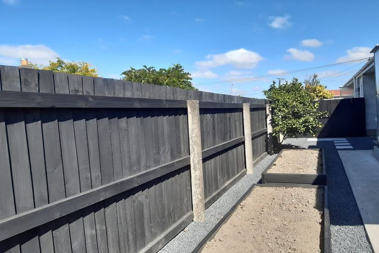 Photo of property in 2/23 Prestons Road, Redwood, Christchurch, 8051