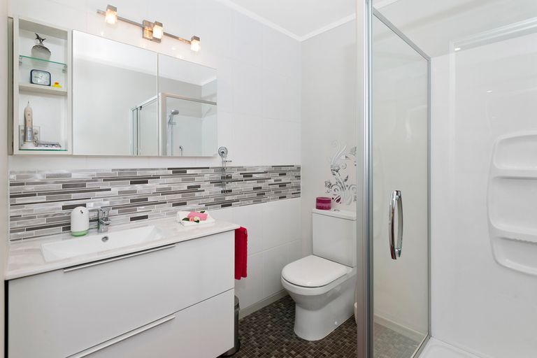 Photo of property in 110 Farmpark Road, Waiuku, 2681