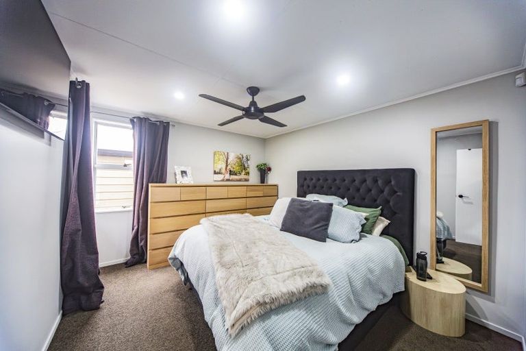 Photo of property in 8 Bryce Place, Kelvin Grove, Palmerston North, 4414