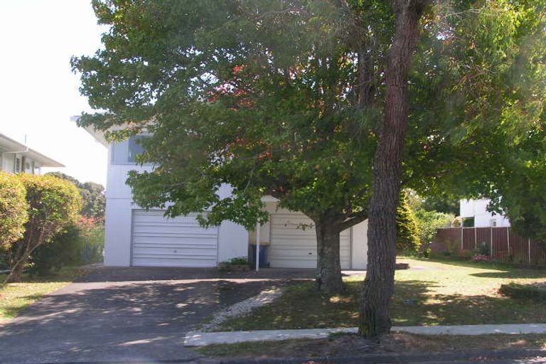 Photo of property in 13 Knightsbridge Drive, Forrest Hill, Auckland, 0620