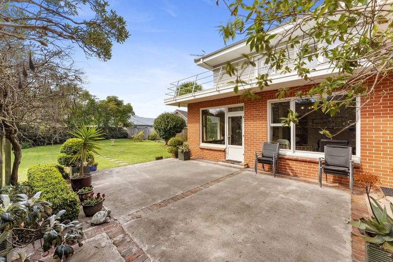 Photo of property in 11 Hughes Avenue, Hokowhitu, Palmerston North, 4410