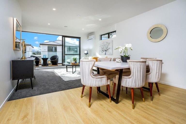 Photo of property in 4/19 Kingdale Road, Henderson, Auckland, 0610