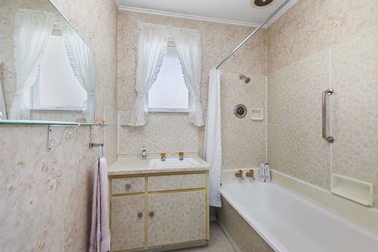 Photo of property in 170 George Street, Stokes Valley, Lower Hutt, 5019