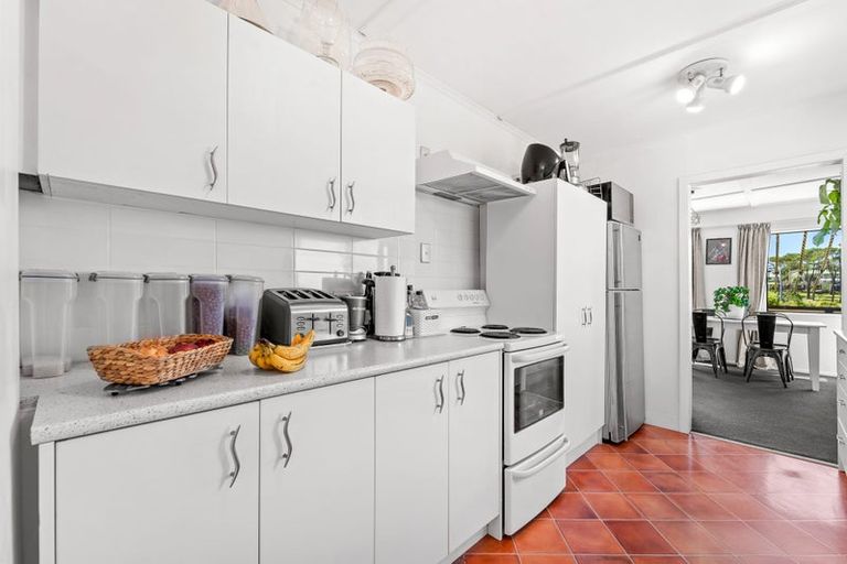 Photo of property in 2/930 Whangaparaoa Road, Manly, Whangaparaoa, 0930