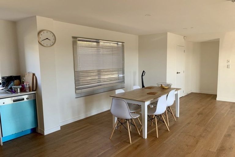 Photo of property in 8 Lilac Lane, Oteha, Auckland, 0632