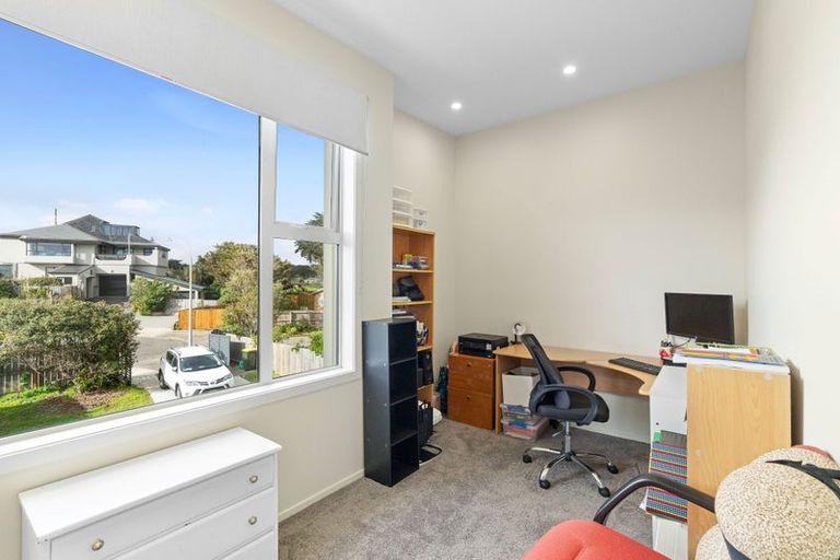 Photo of property in 5 Somerset Grove, Waitarere Beach, Levin, 5510