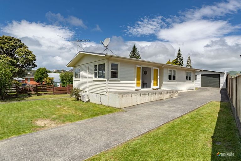 Photo of property in 46 Beaumaris Crescent, Ascot Park, Porirua, 5024