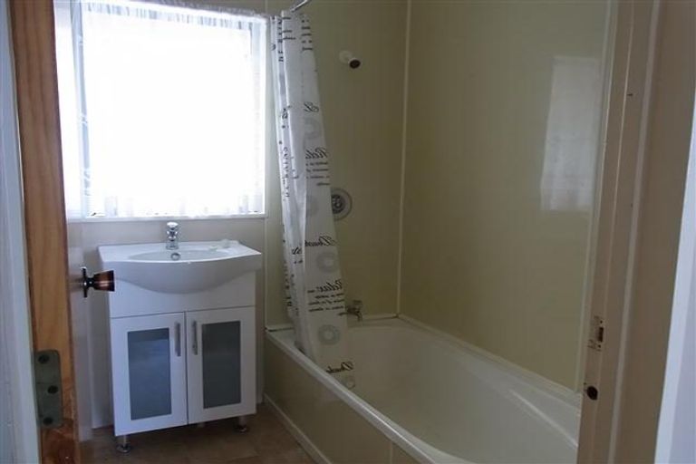 Photo of property in 14 Dellys Grove, Levin, 5510