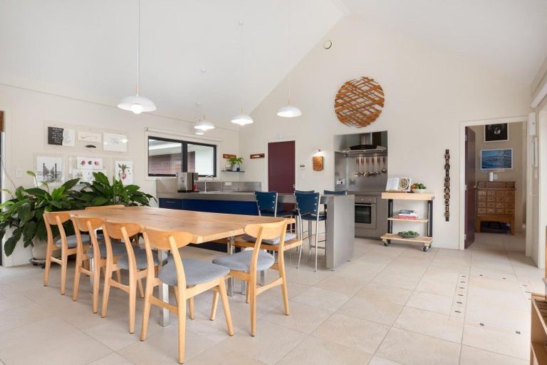 Photo of property in 90 Peka Peka Road, Peka Peka, Waikanae, 5391