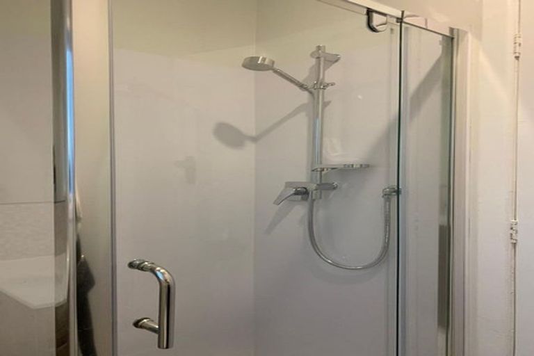 Photo of property in 70 Savoy Road, Glen Eden, Auckland, 0602