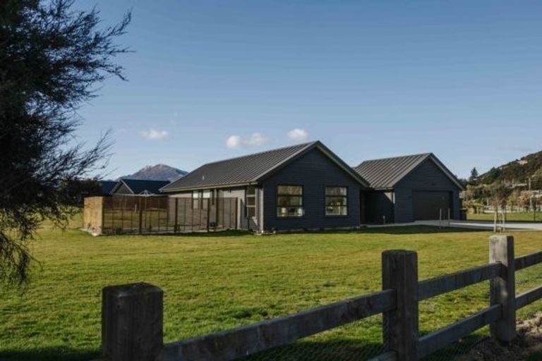 Photo of property in 570 Aubrey Road, Wanaka, 9305