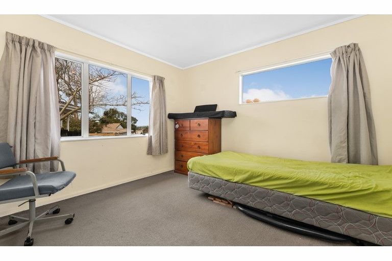 Photo of property in 12a Hinton Place, Weymouth, Auckland, 2103