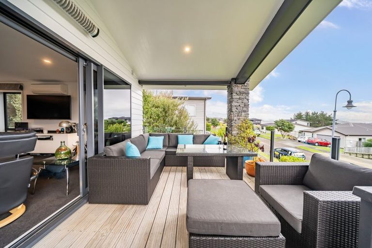 Photo of property in 15 Pacific View, Whitby, Porirua, 5024