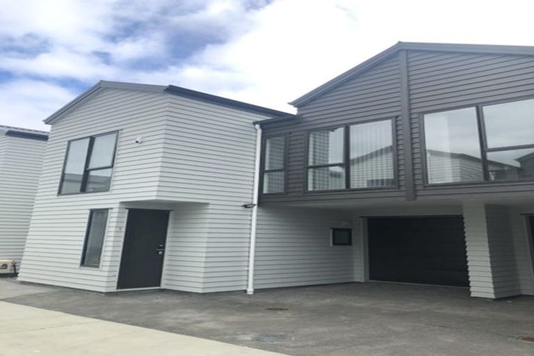 Photo of property in 2/21 Akoranga Drive, Northcote, Auckland, 0627