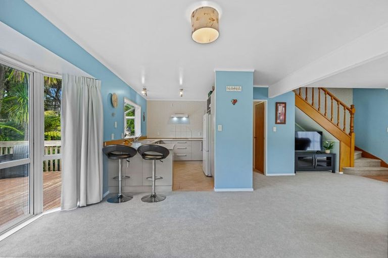 Photo of property in 2/30 Lagoon Way, West Harbour, Auckland, 0618