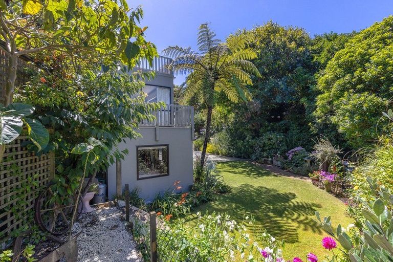 Photo of property in 21 Gordon Road, Plimmerton, Porirua, 5026