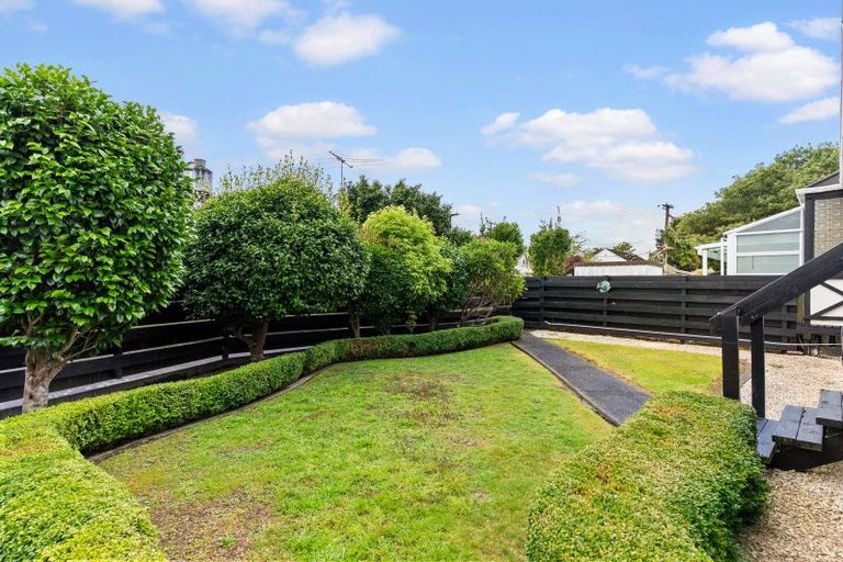 Photo of property in 2/8 Murray Street, Wallaceville, Upper Hutt, 5018