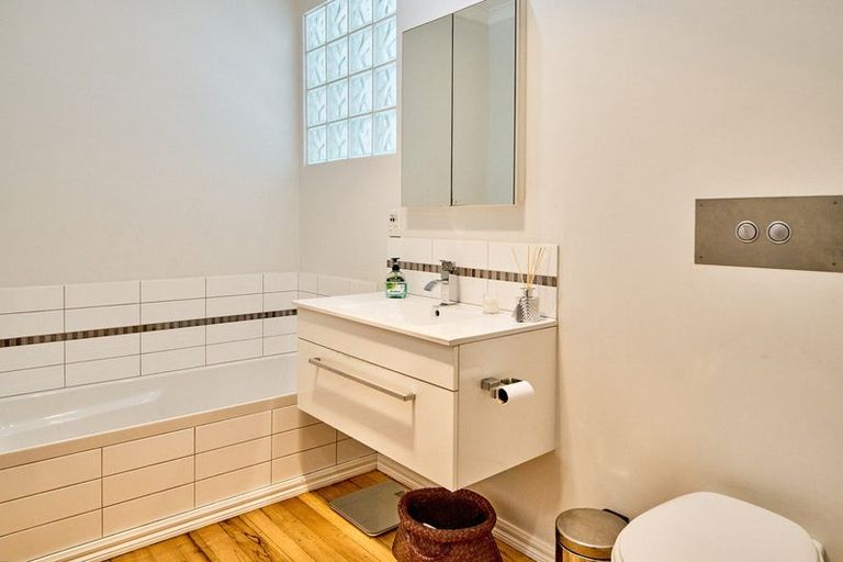 Photo of property in 1 Victory Crescent, Tawa, Wellington, 5028