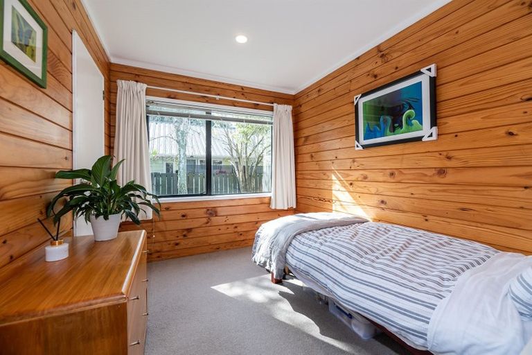 Photo of property in 2/19 Becroft Drive, Forrest Hill, Auckland, 0620