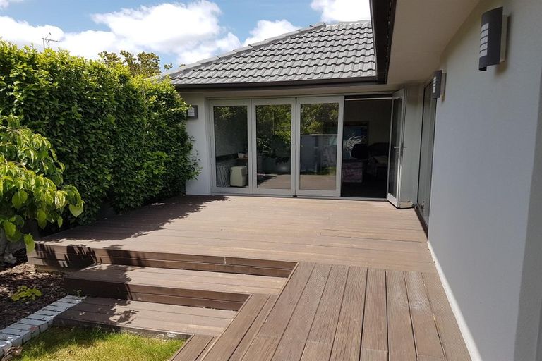 Photo of property in 2/32a Gleneagles Terrace, Ilam, Christchurch, 8053