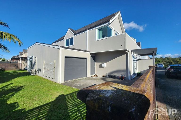 Photo of property in 7n Clearwater Cove, West Harbour, Auckland, 0618