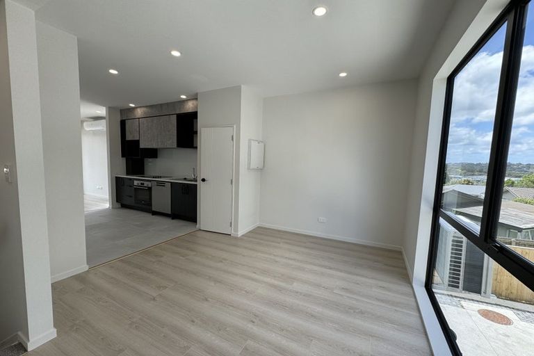 Photo of property in 1/18 Hetherington Road, Ranui, Auckland, 0612