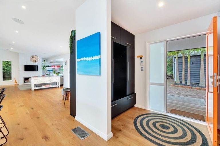 Photo of property in 9 Cloverly Crescent, Campbells Bay, Auckland, 0630