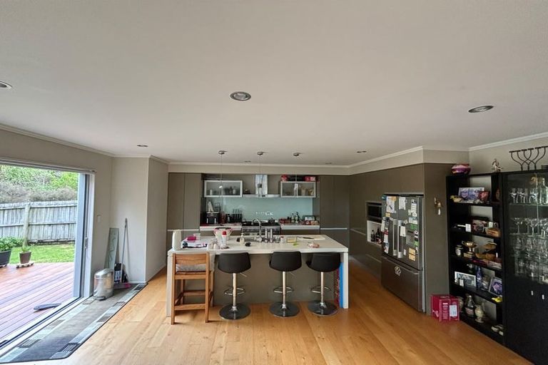 Photo of property in 28 Bur Oak Terrace, Schnapper Rock, Auckland, 0632