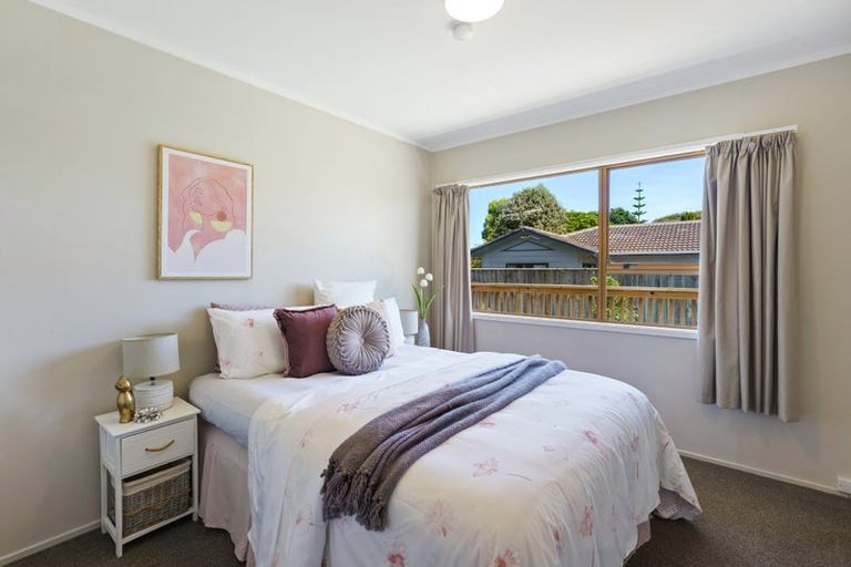 Photo of property in 18 Hicks Crescent, Waikanae Beach, Waikanae, 5036