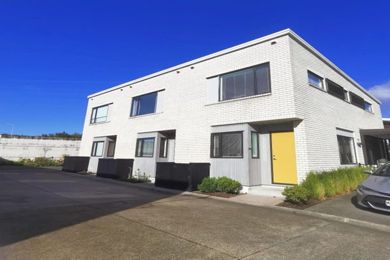 Photo of property in 12b Titoki Street, Te Atatu Peninsula, Auckland, 0610