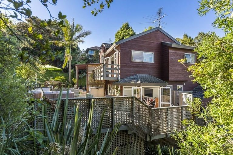 Photo of property in 2/9 Stitchbird Close, Murrays Bay, Auckland, 0630