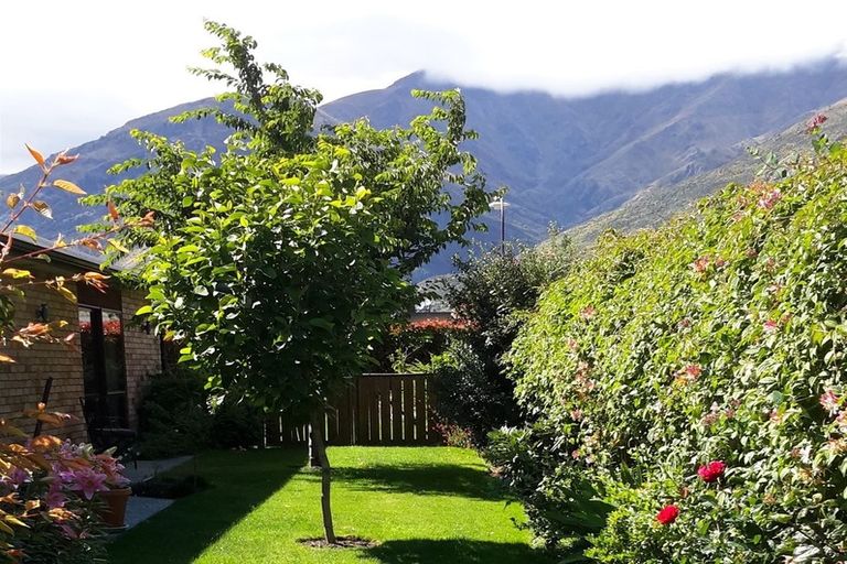 Photo of property in 17 Mavora Road, Lake Hayes, Queenstown, 9304