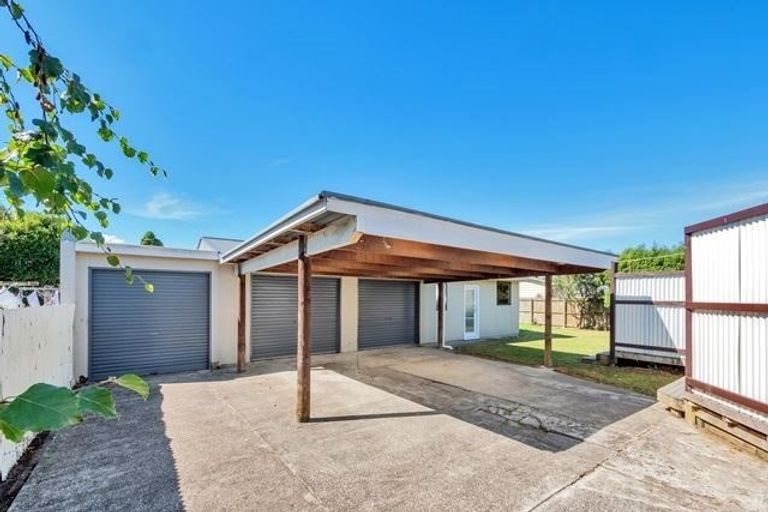 Photo of property in 30 Sutton Crescent, Papakura, 2110