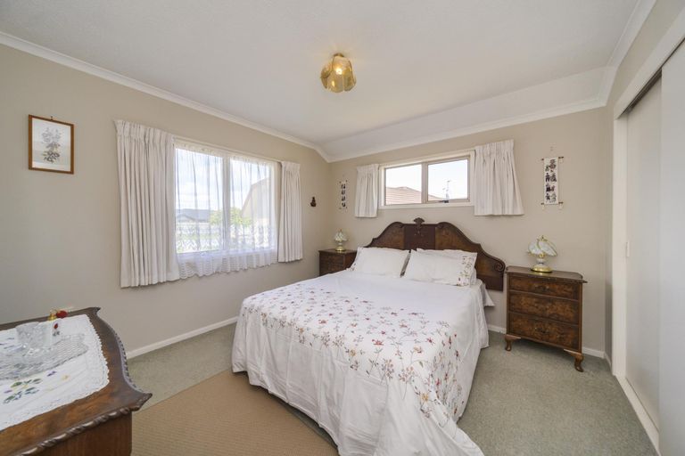 Photo of property in 3 Royal Fern, Kelvin Grove, Palmerston North, 4414