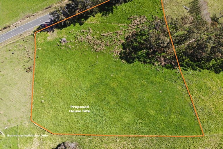 Photo of property in 3060 Kaipara Coast Highway, Glorit, 0984