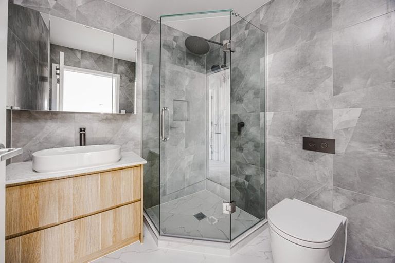 Photo of property in 15 Kaaramuramu Lane, Mangere Bridge, Auckland, 2022