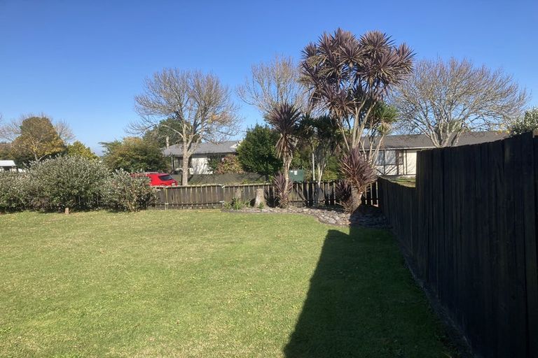 Photo of property in 98 Oakfield Crescent, Pukete, Hamilton, 3200