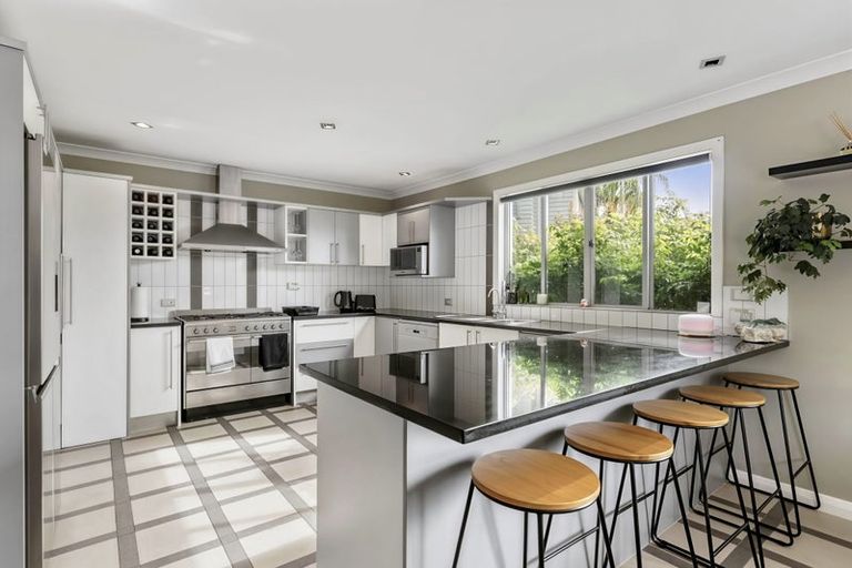 Photo of property in 168 Kittiwake Drive, Schnapper Rock, Auckland, 0632