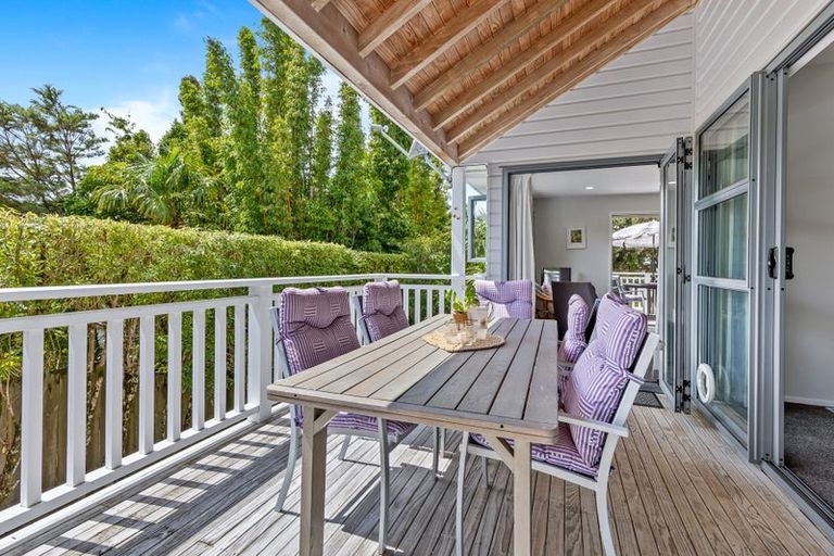 Photo of property in 3a Cron Avenue, Te Atatu South, Auckland, 0610