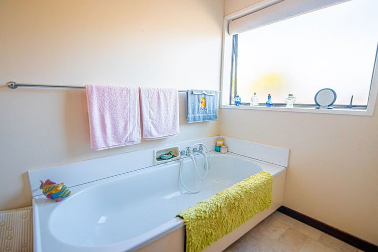 Photo of property in 2/189 Highsted Road, Casebrook, Christchurch, 8051