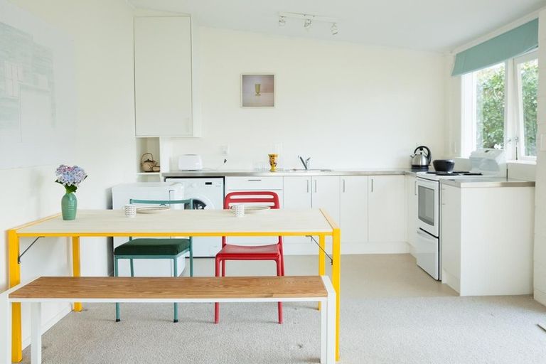 Photo of property in 14 Riverview Road, New Lynn, Auckland, 0600