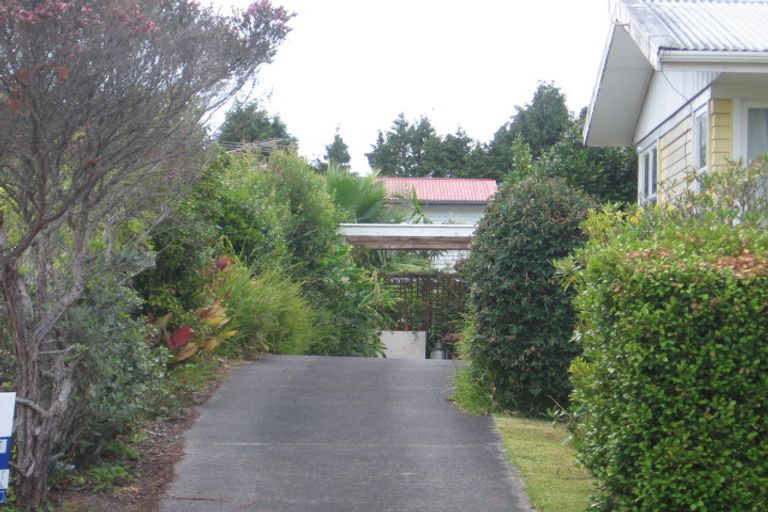 Photo of property in 3 Macnay Way, Murrays Bay, Auckland, 0630