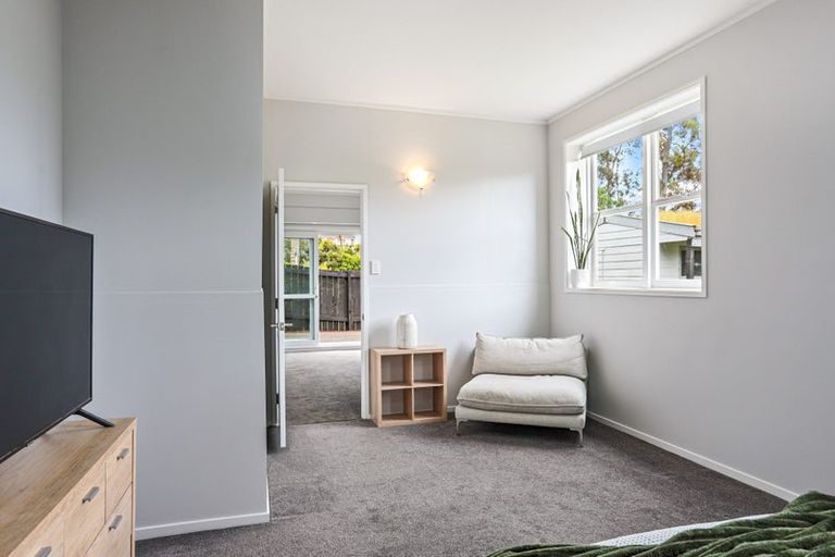 Photo of property in 43 Mcclintock Road, Massey, Auckland, 0614