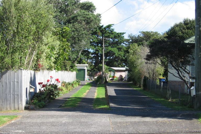 Photo of property in 9b Beach Road, Te Atatu Peninsula, Auckland, 0610