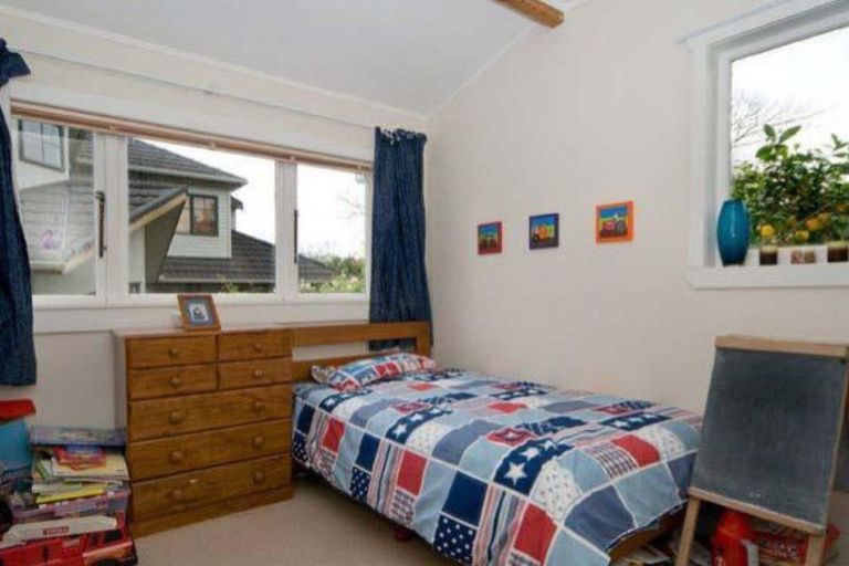 Photo of property in 13a Irirangi Road, Greenlane, Auckland, 1061