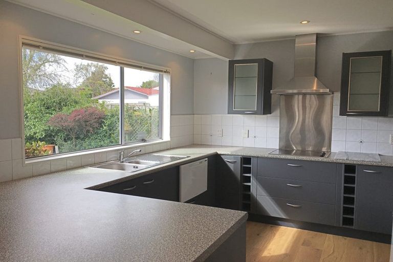 Photo of property in 1/46 Aviemore Drive, Highland Park, Auckland, 2010