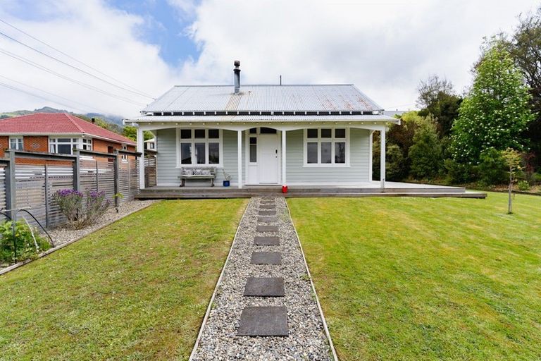Photo of property in 25 Hugh Street, Sawyers Bay, Port Chalmers, 9023